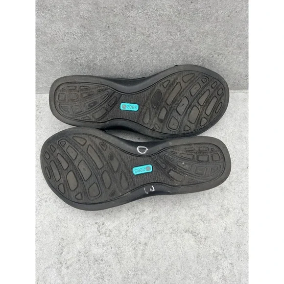 BZEES Desire Slide Sandals Black Elastic Crisscross Comfort Wedge Size 9.5M - Picture 7 of 8